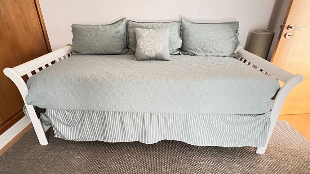 "Day bed". Cama com estrado (conjunto)
