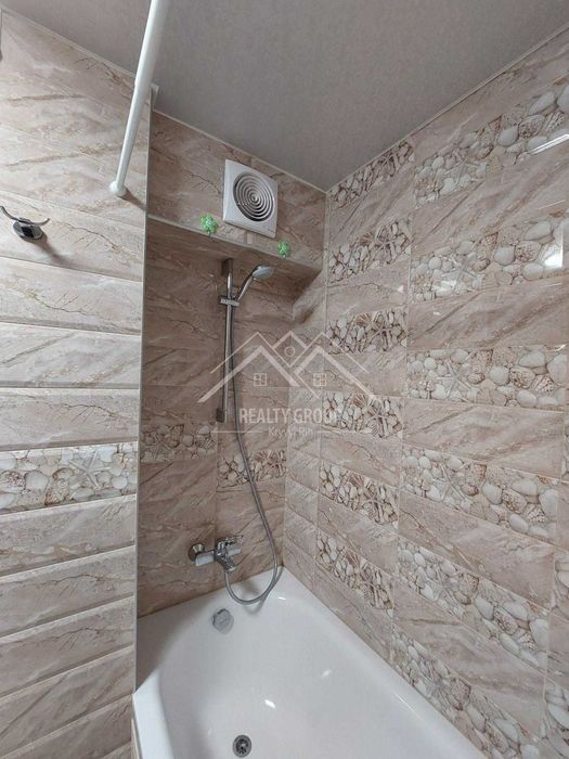 Продаж гарної 3к з ремонтом, меблями та технікою у ЦМ р-ні