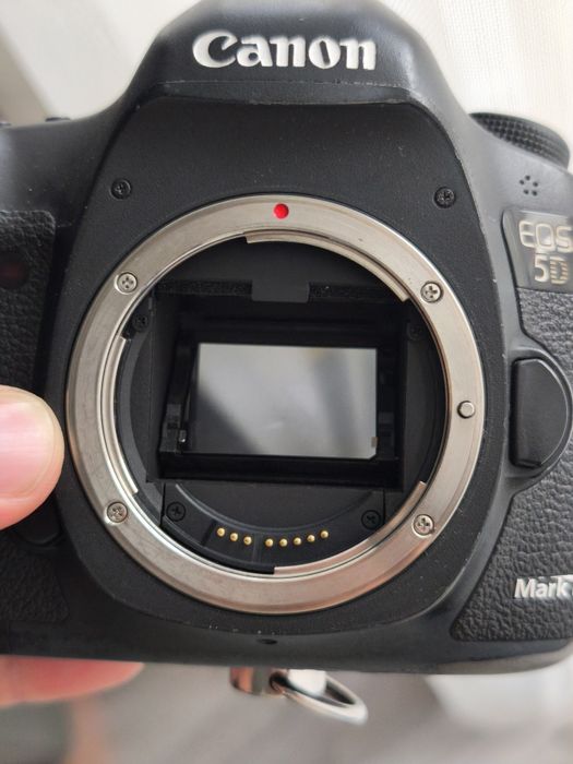 Продам фотоапарат Canon EOS 5D Mark III