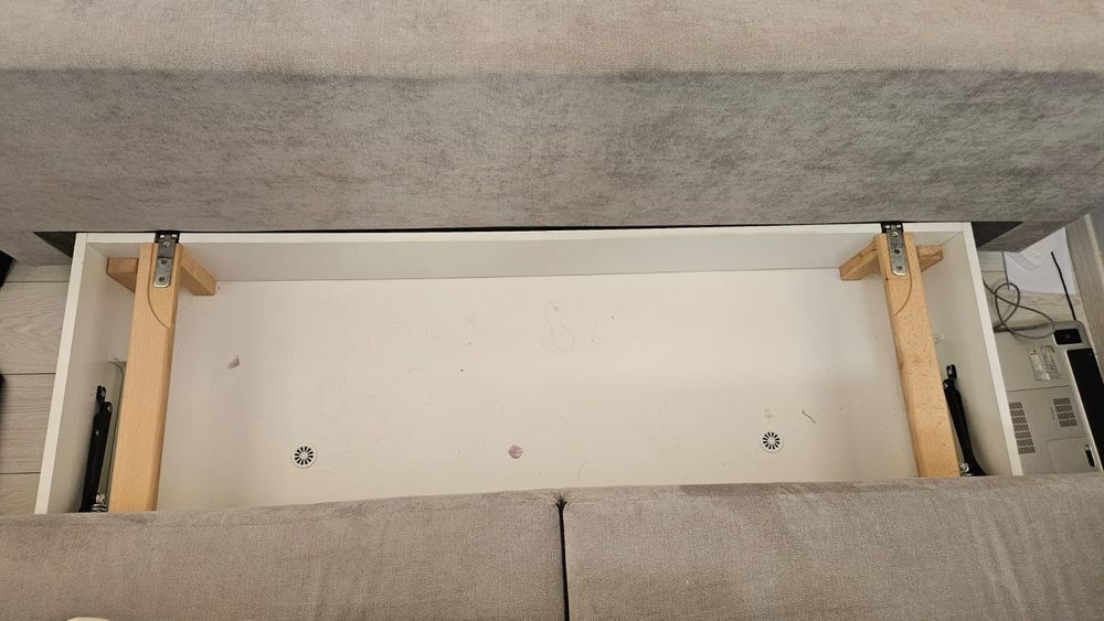 Sofa z funkcją spania I pojemnikiem na pościel