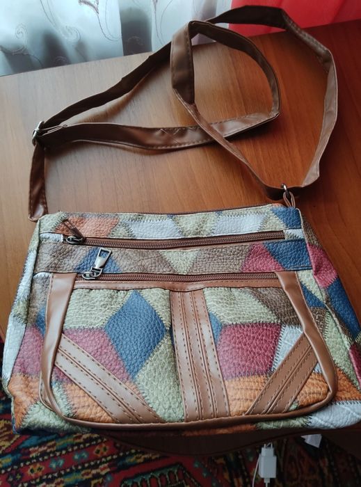 Сумочка женская. Удобная,легкая. Новая.