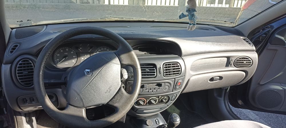Renault Mégane 1.9 (Diesel) - Ano 2000 - Versão RXE (Para Reparar / Vendo Como Está)
Qualquer coisa estou ao dispor.