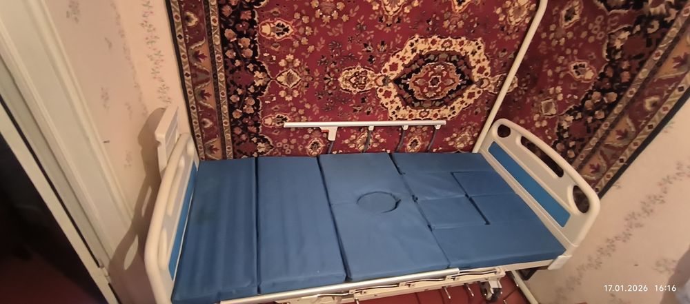 Ліжко медичне для тяжких хворих з туалетом