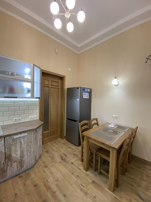 Продаж класичноі 3х сталінки з ремонтом  в Центрі
