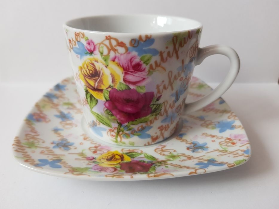 Filiżanki PRL motyw kwiatowy