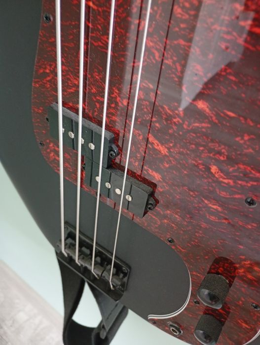 Gitara basowa i wzmacniacz