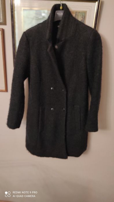 Świetny buklowy płaszcz. Rozm. 44