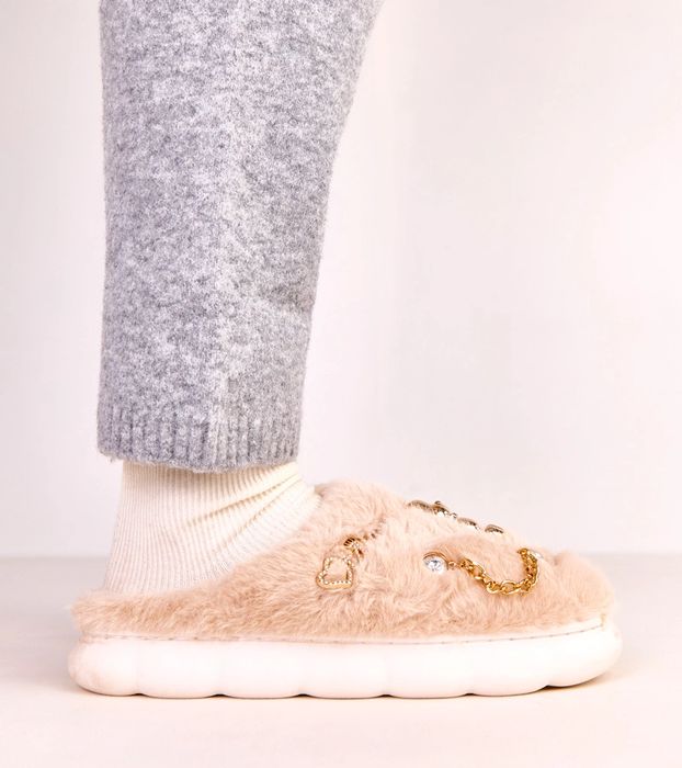 Beżowe zabudowane kapcie z ozdobami Tracy