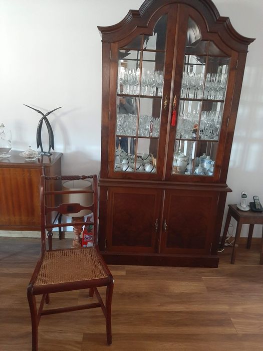 Vitrine estilo inglesa em Mogno como nova