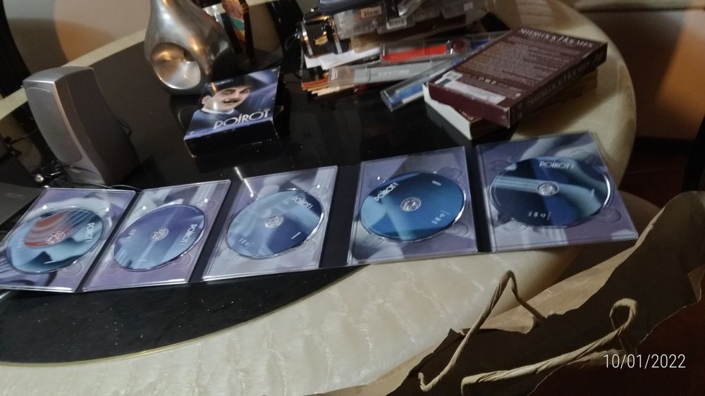 2 Colecoes DVDs Poirot e Sherlock Holmes