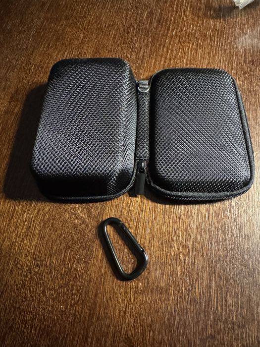 etui marki Yinke przeznaczone do przenoszenia głośnika przenośnego JBL