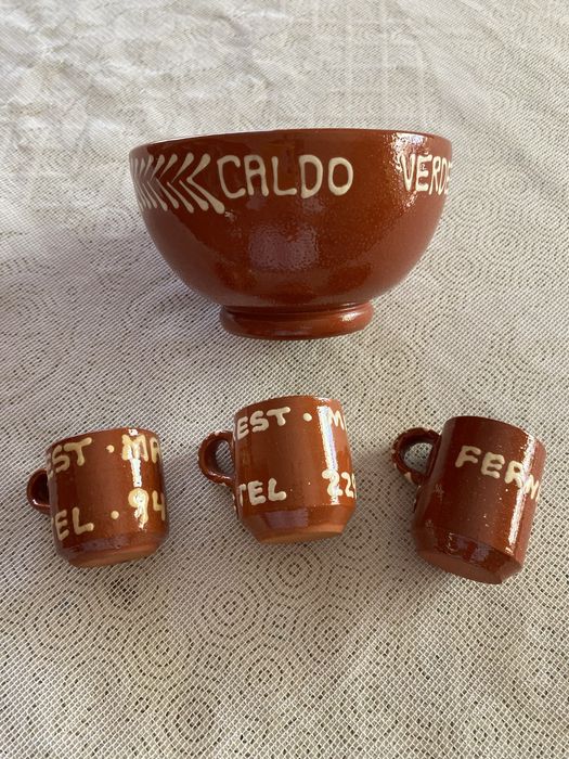 Taça e copinhos em barro