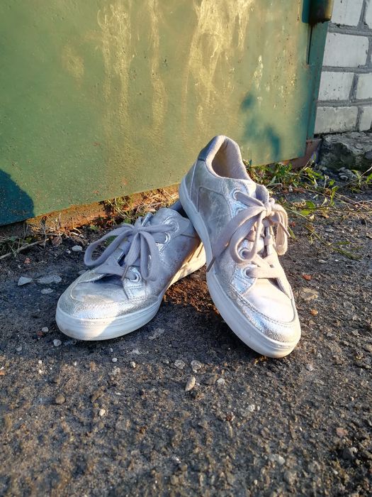 Продам жіночі кросівки Graceland