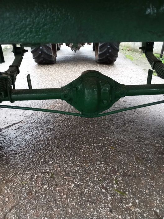 Reboque trator pequeno