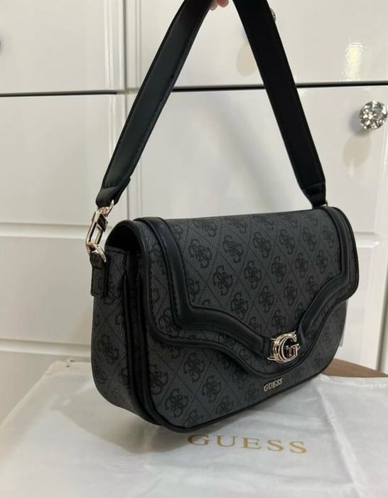 Сумка-багет Guess
