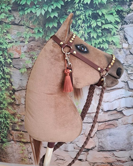Konik Hobby Horse   ,kasztan, wielkość A3  - Zestaw