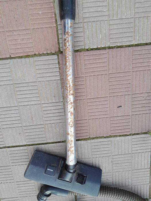 Шланги та щітки до пилососів