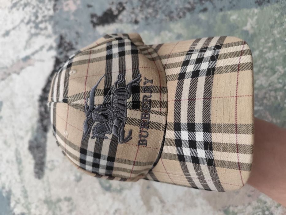 Кепка Burberry у ідеальному стані