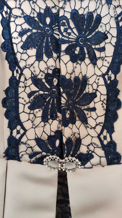 Casaco em cetim muito elegante Novo