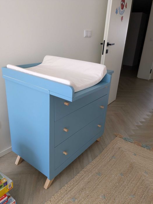 Conjunto berço + Colchão Care Pigü 140x70 + cómoda com fraldário em madeira – azul claro, muito bom estado
