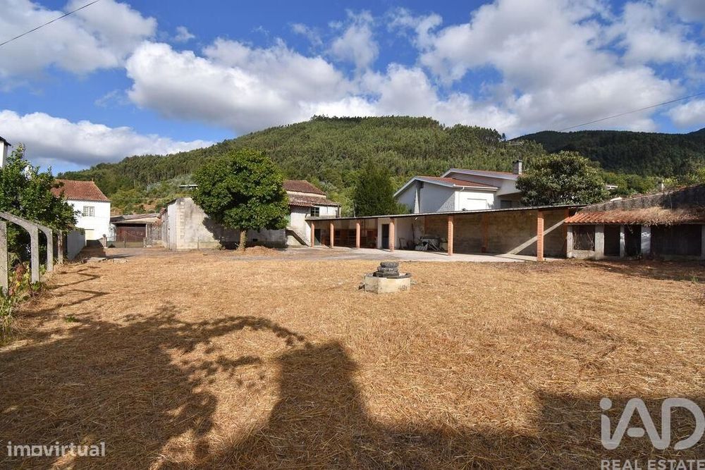 Casa tradicional T3 em Miranda do Corvo de 220,00 m2