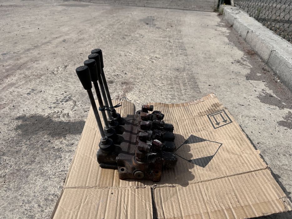 Distribuidor hidráulico 4 comandos