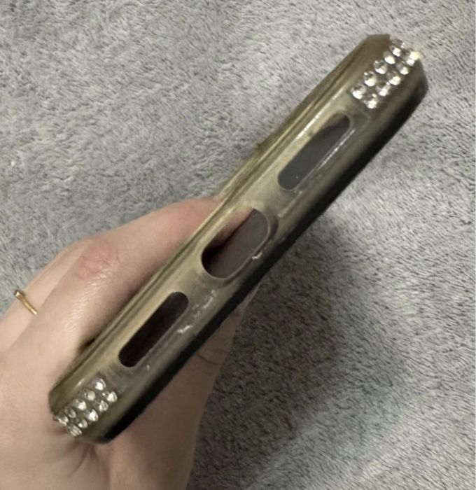 Srebrne etui z kryształkami na iPhone 11