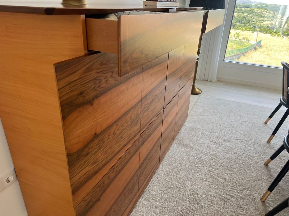 Mesa de jantar e aparador moderno