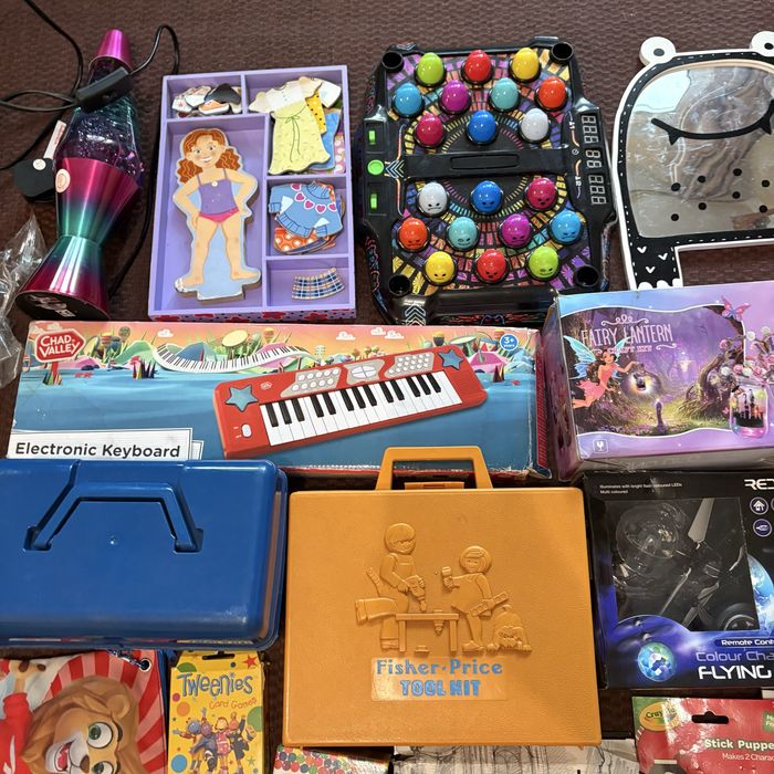 набор разнообразных игрушек