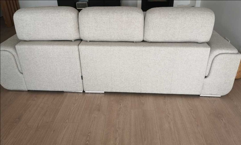 Sofá totalmente novo, bancos deslizante, apoios cabeça ajustáveis