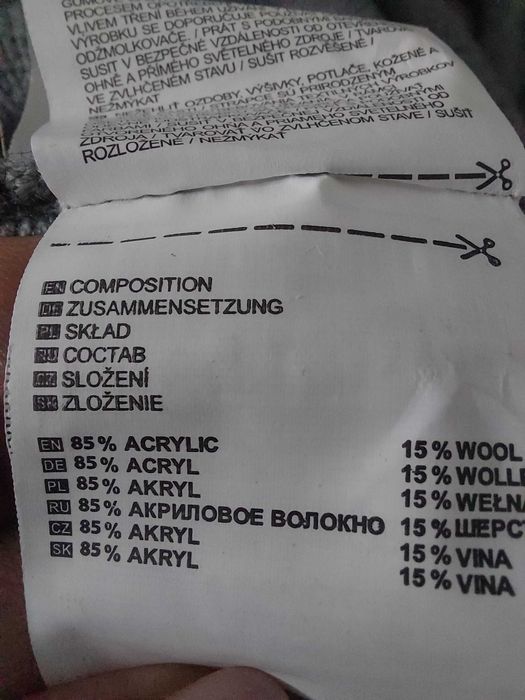 Sprzedam męski sweter, raczej cienki.