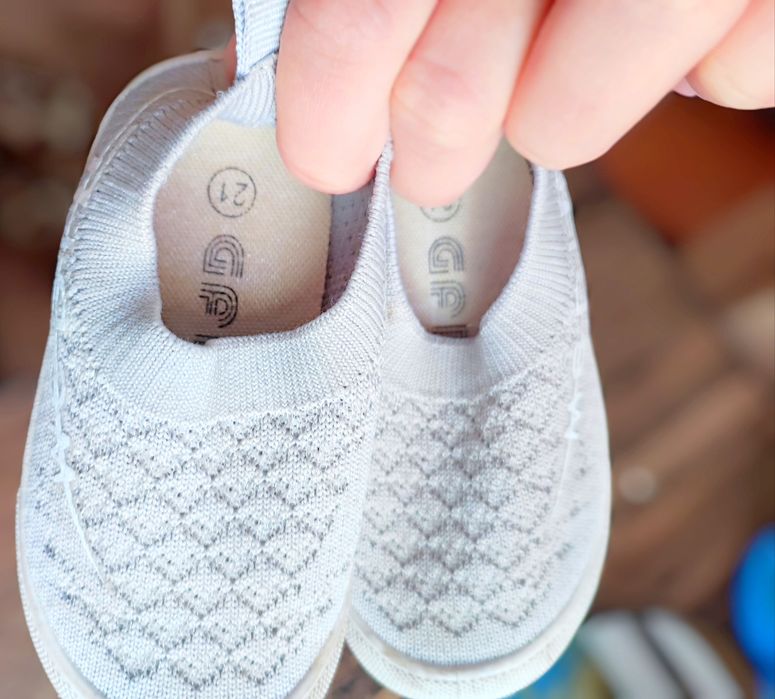 Продам дитячі мокасини