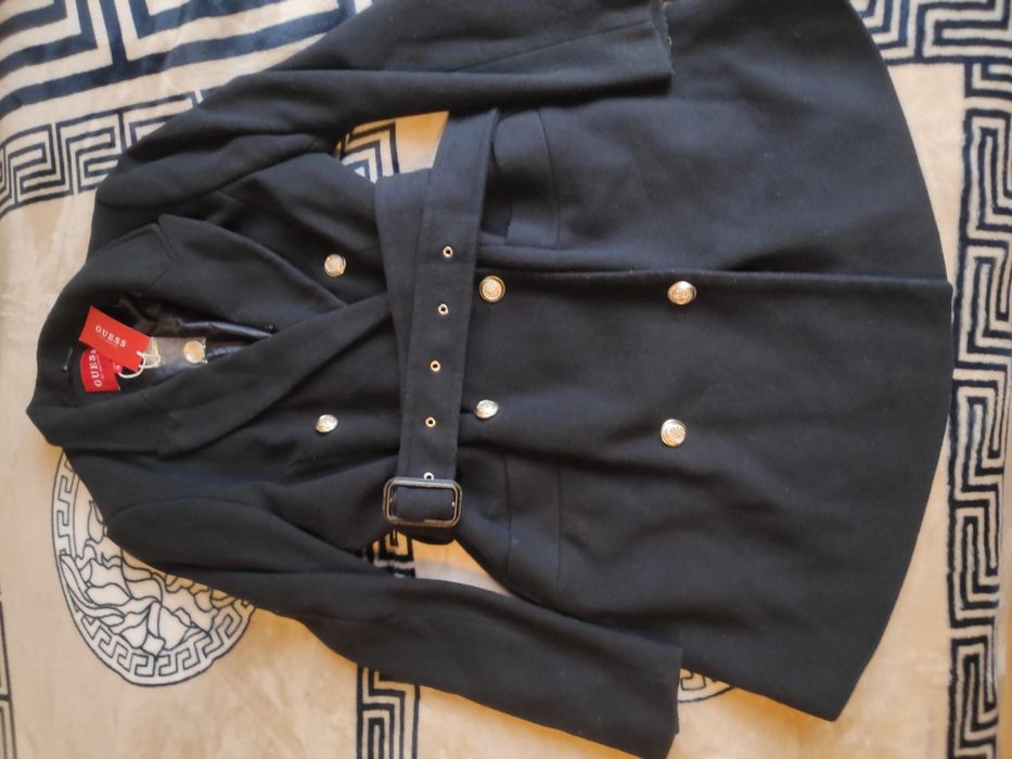 Czarny elegancki płaszcz