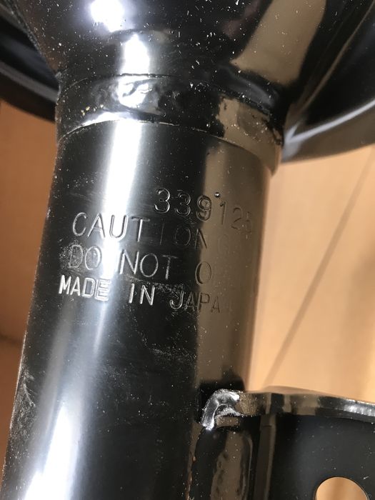 Амортизатор передний левый и правий  Kayaba - 339125