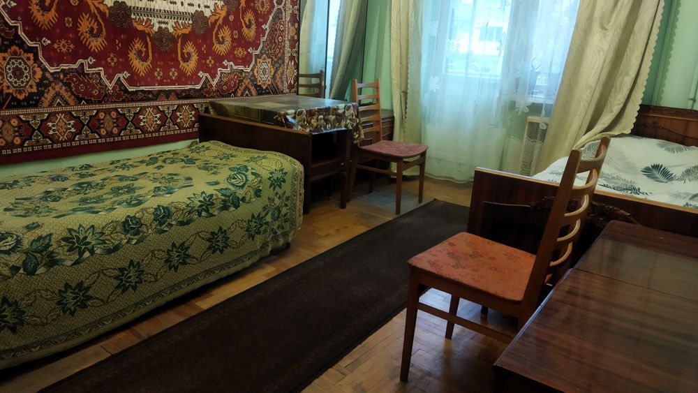 Кімната вул.Золота(р-н центру)Вільна.Може бути для 2-х.