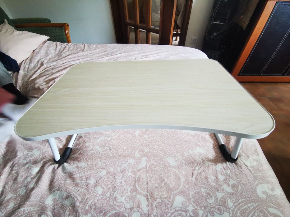 Mesa multifunções portátil/refeições