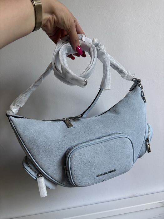 Torebka na ramie Michael Kors Merrit medium blekitna zamsz naturalny srebrne logo