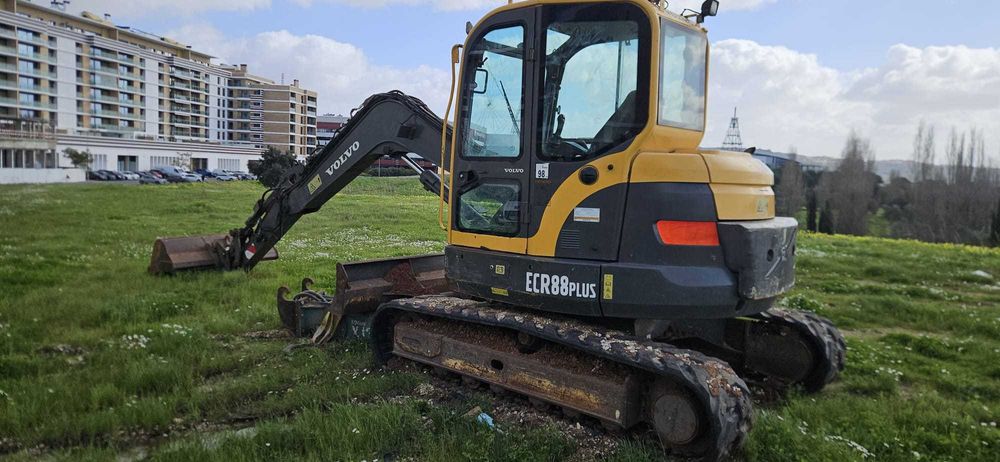 Giratória Volvo 2010 10 Ton de rastos