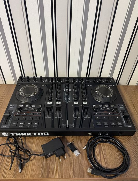 Native Instruments Traktor Kontrol S4mk1 DJ контроллер