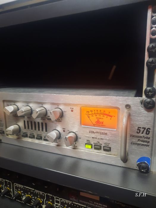 Vendo pré amp dbx 576