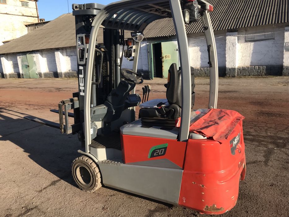 Вилочный погрузчик HELI