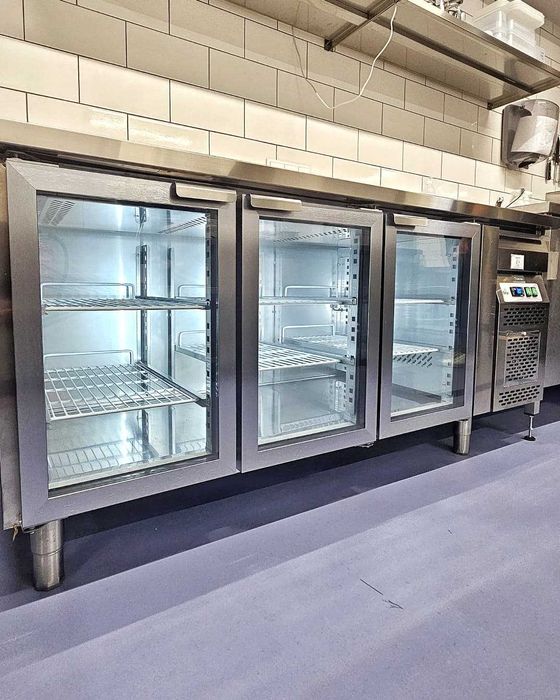 Bancada nunca usada esperando pelos teus produtos!