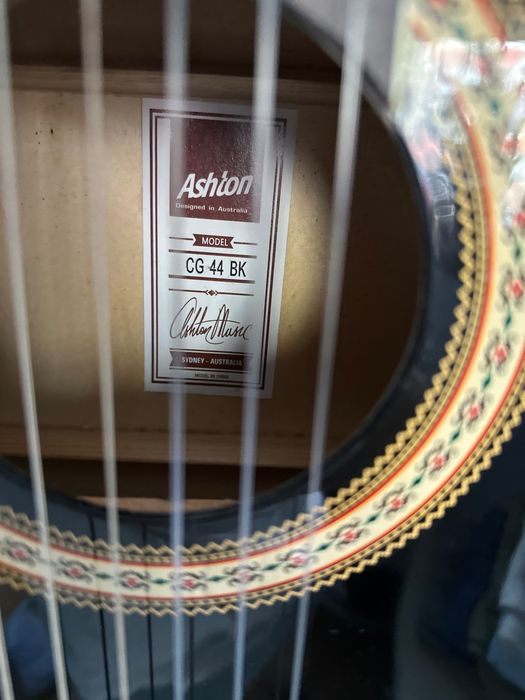 Guitarra clássica preta ( violão ) + case