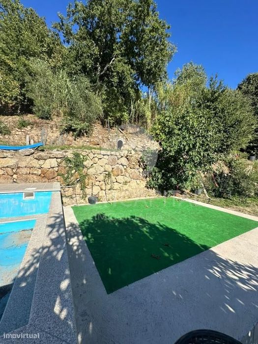 Quintinha com terreno de 4.062 m2 com vistas para o Rio Douro