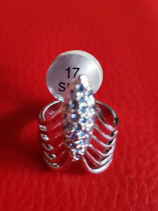 Pierścionek  z Niebieskimi  cyrkoniami rozm. 16 , 17 , 18