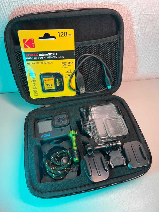 Екшн-камера GoPro Hero 10 з магнітним кріпленням