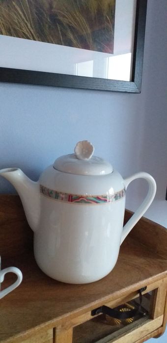 Piękny porcelanowy dzbanek