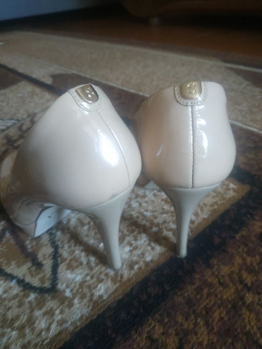 Кожаные лакированные  туфли