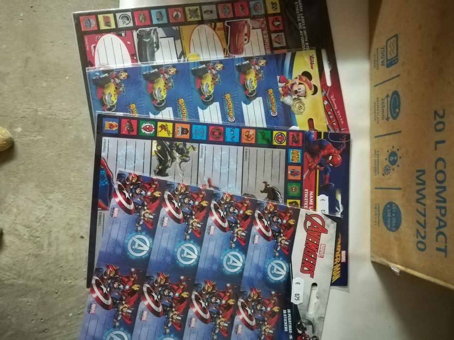 Agrafadores/autocolantes para a escola