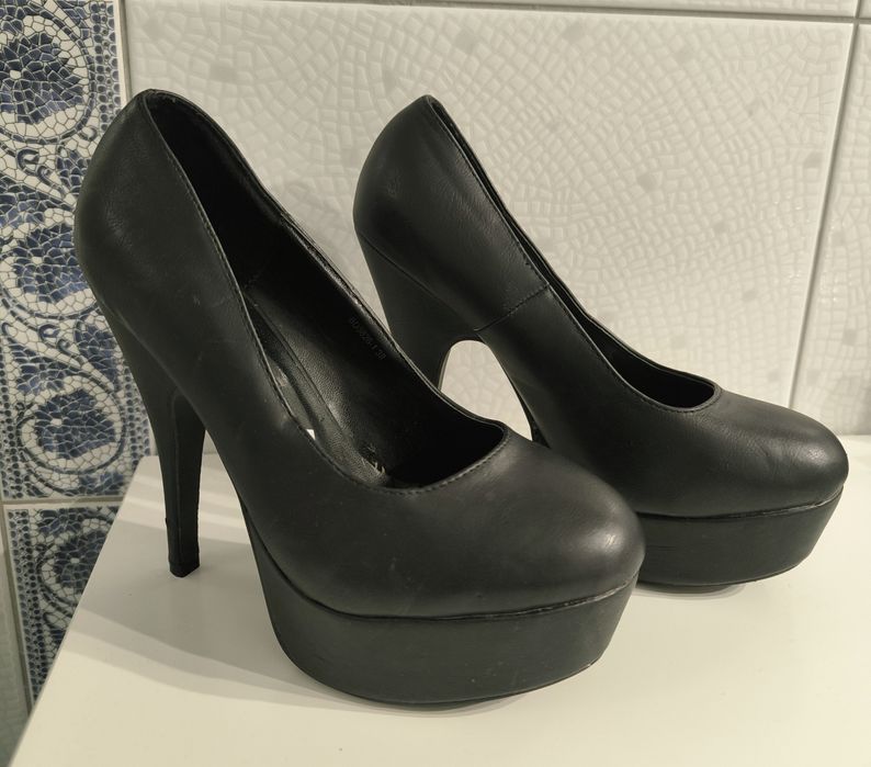 Nowe skórzane szpilki Kayla r.38 koturny